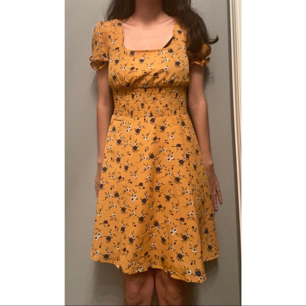 fall / autumn dress with shirred waist and puffy sleeves.